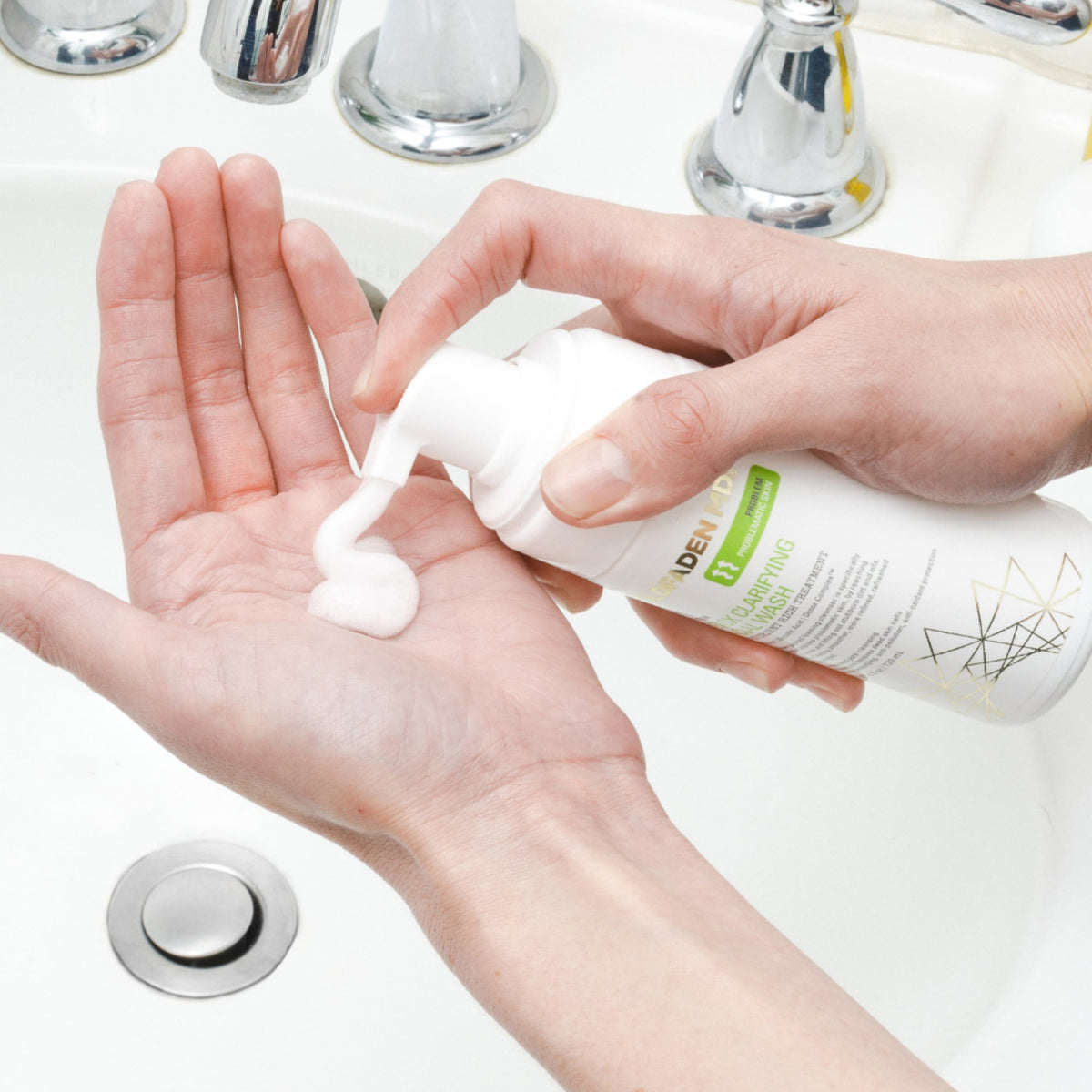 Detox Clarifying Facial Wash